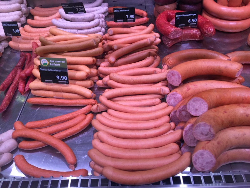 charcuterie-BENDEJUN-min_sausages_meat_butchery-1069321